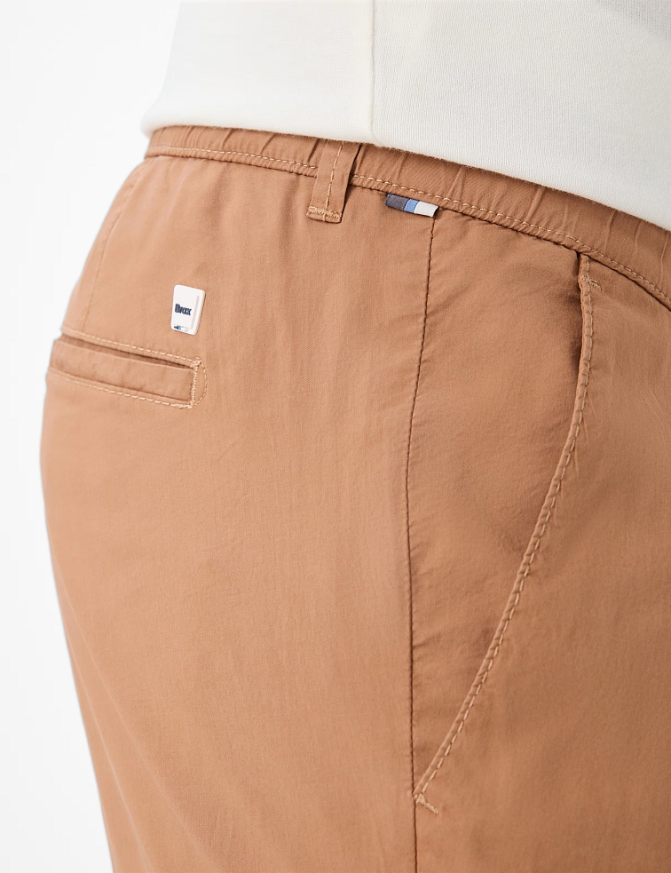 Pánske ultraľahké bavlnené chino nohavice BRAX relaxed slim fit