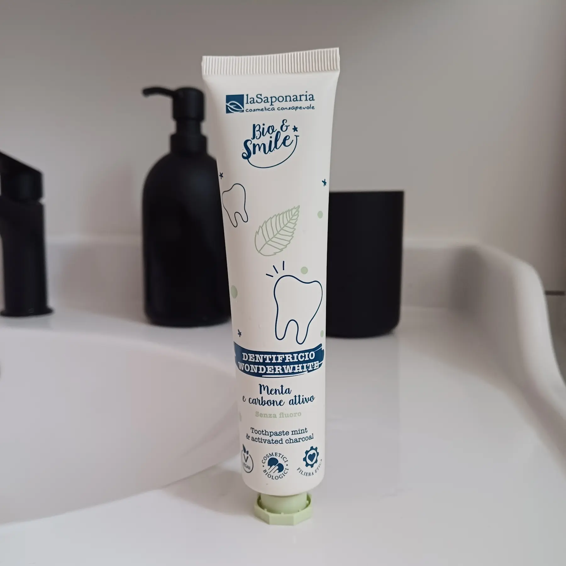 Bělicí zubní pasta BIO - máta a aktivní uhlí