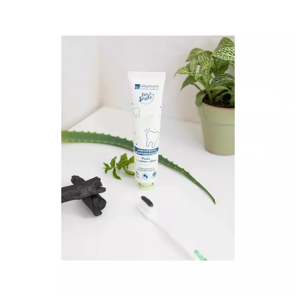 Upřímná recenze bělící pasty na zuby - jak jinak než s aktivním biouhlem :-)