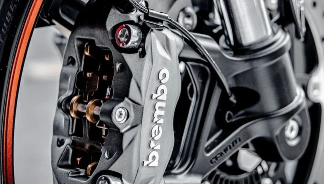 CFMOTO 450SR´25 EURO5+ sportovní motorka