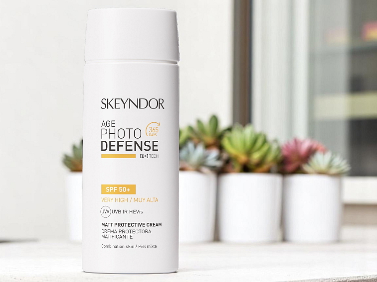 Age Photo Defense - Matt Protective Cream SPF50+ Smíšená a mastná pleť 75ml