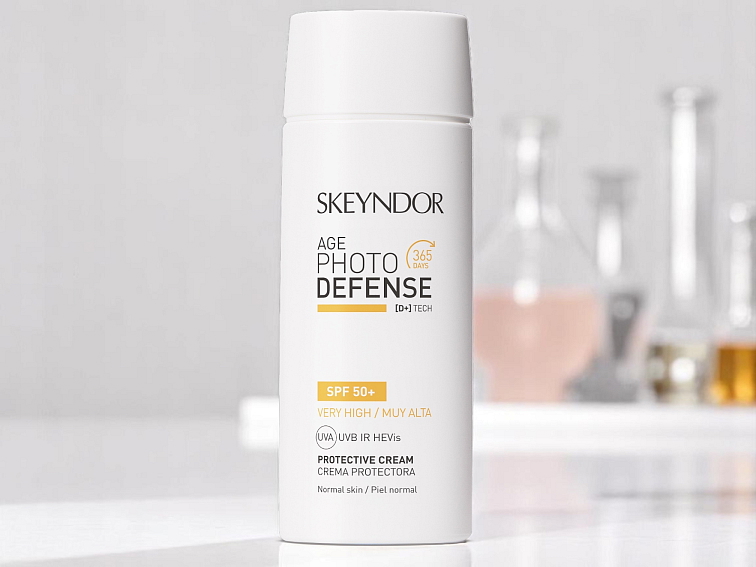 Age Photo Defense - Protective Cream - Ochranný krém SPF50+ Normální pleť 75ml