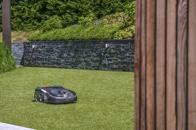 Husqvarna Automower® 305E NERA