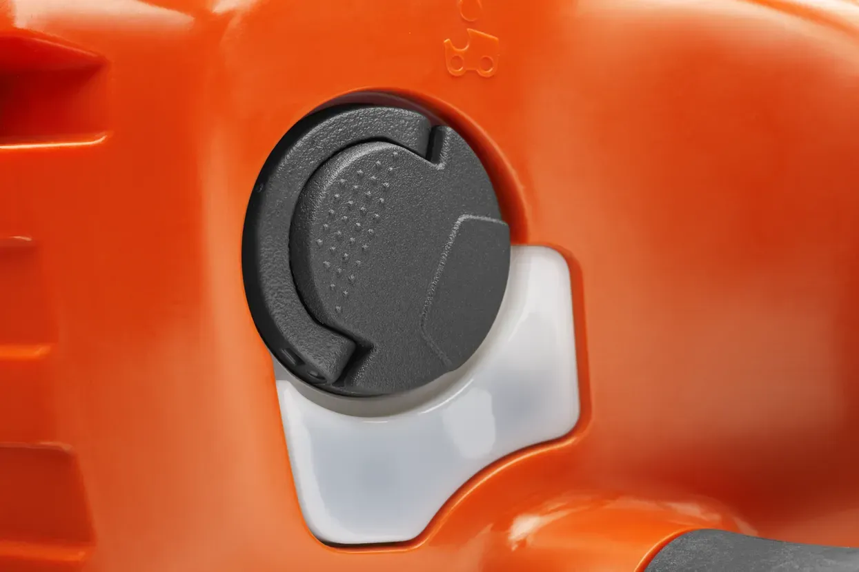 Husqvarna 225i s akumulátorem a nabíječkou