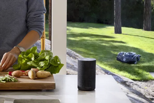 Husqvarna Automower® 305E NERA