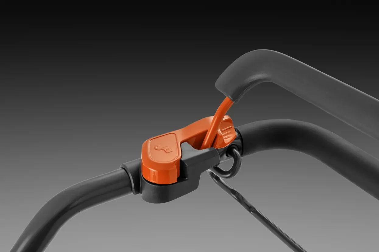 HUSQVARNA LC 137i s akumulátorem a nabíječkou