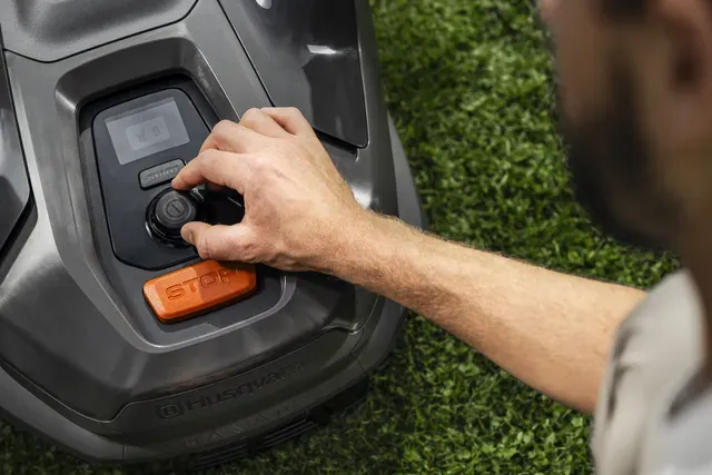 Husqvarna Automower® 305E NERA