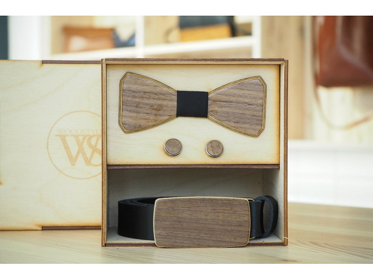 Kožený pásek, dřevěné manžetové knoflíčky a dřevěný motýlek: Ideální kombinace pro svatbu!