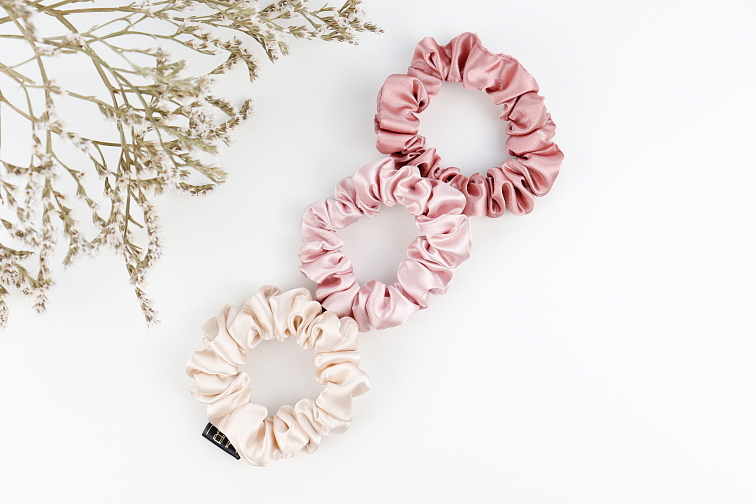 Úzká scrunchie gumička - Starorůžová