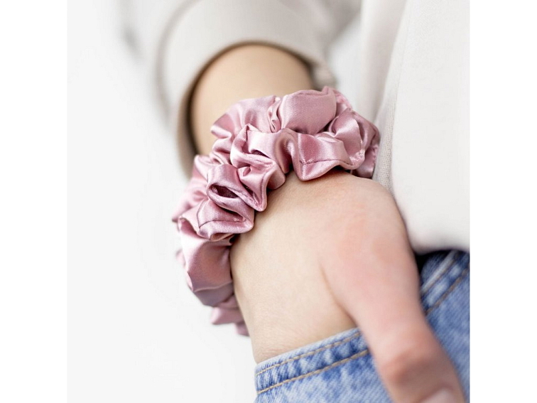 Úzká scrunchie gumička - Pudrově růžová 4 ks