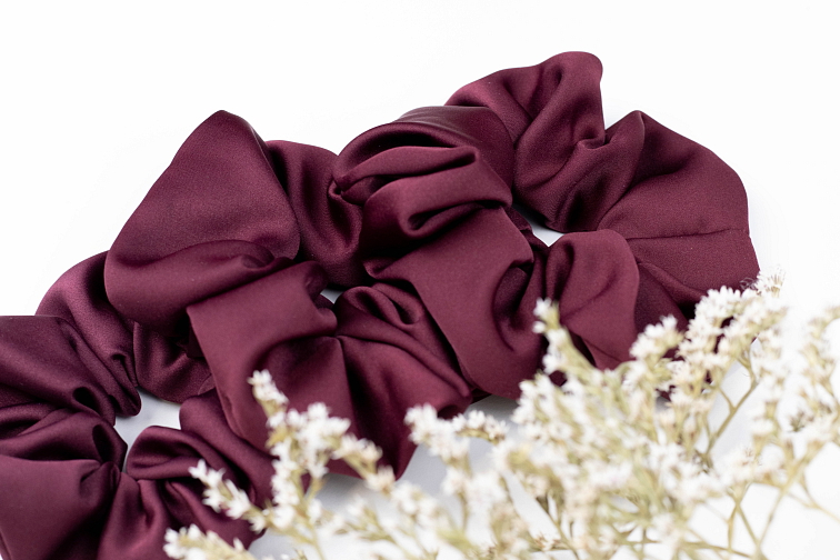 Saténová scrunchie gumička - Bordó matná
