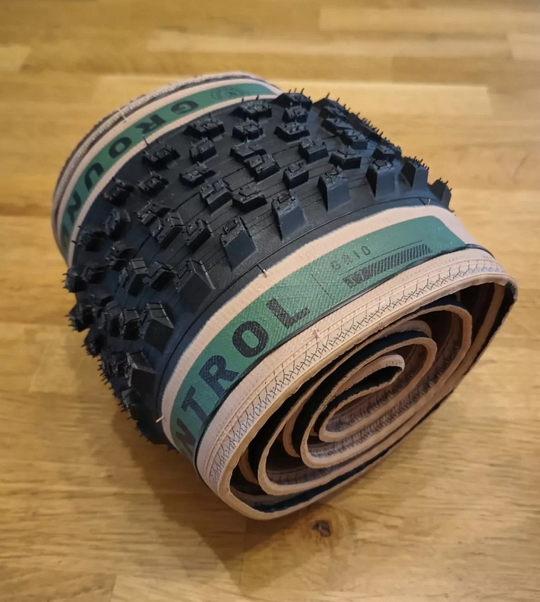 Rozdíly mezi plášti Ground CONTROL