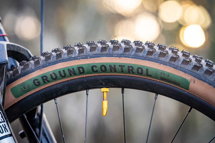 Rozdíly mezi plášti Ground CONTROL