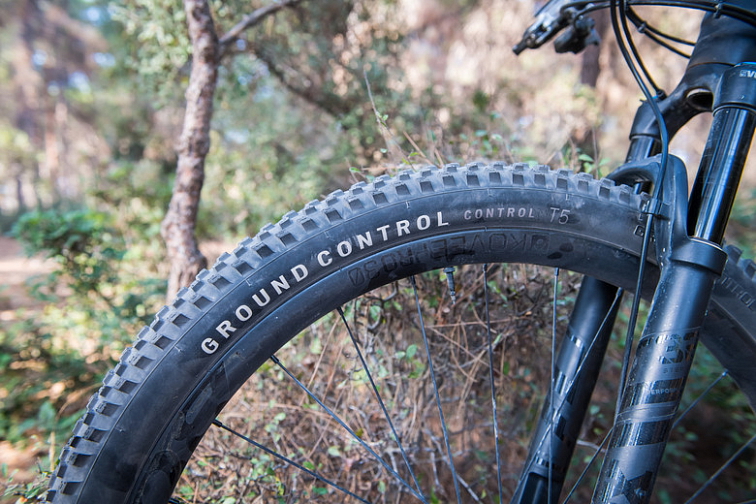 Rozdíly mezi plášti Ground CONTROL