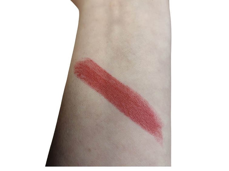 Dlouhotrvající Hedvábná Rtěnka Scarlett 11