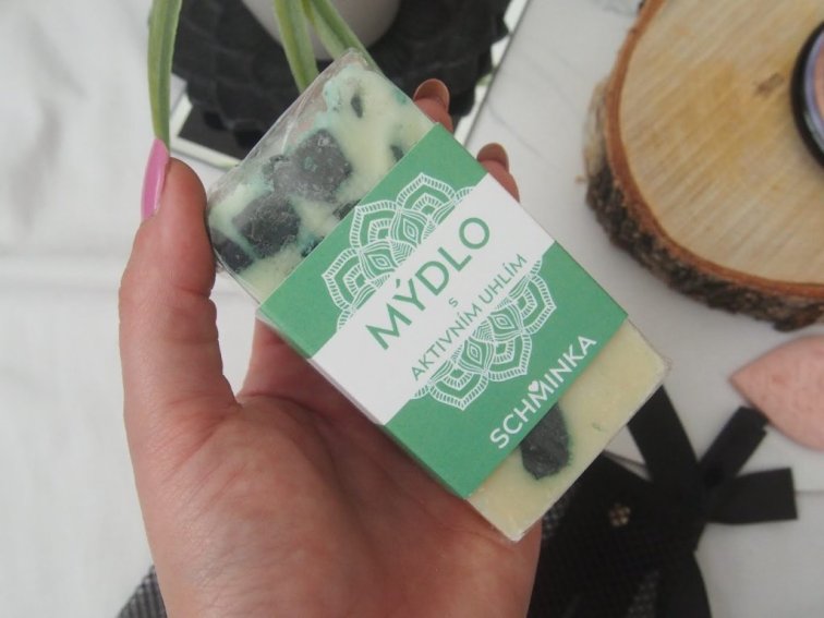 Přírodní olivové mýdlo s aktivním uhlím - Měsíčkové květy