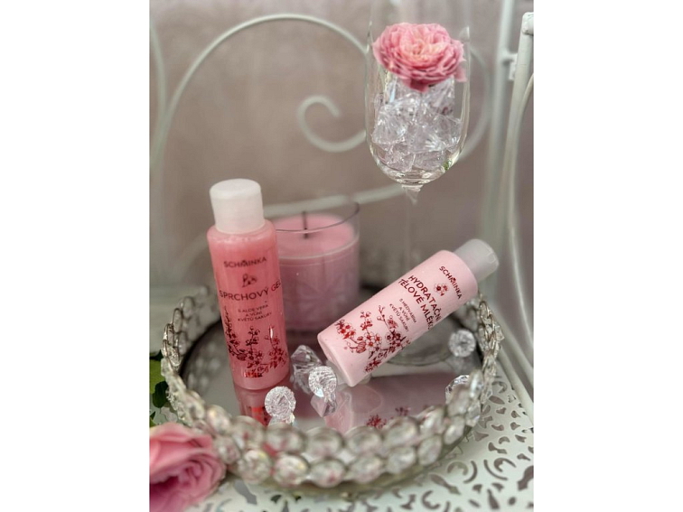 Sakurová péče: Tělové mléko a sprchový gel