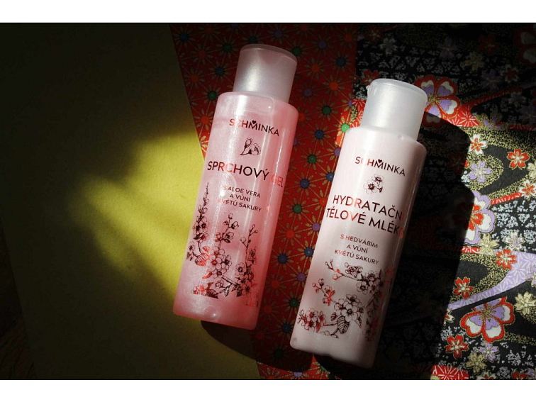 Sakurová péče: Tělové mléko a sprchový gel