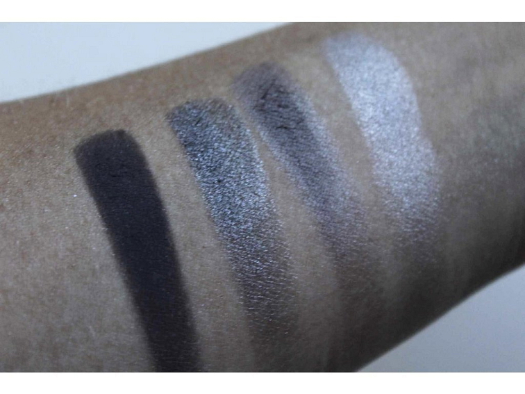 QUATTRO Paletka Oční Stíny - Black Swan 17