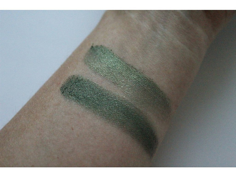 Minerální Zapékaný Oční Stín 27 - Tmavě Olivový se Stříbrným Leskem