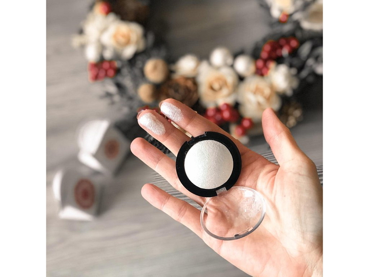 Minerální Zapékaný Oční Stín 01 - Něžná Zářivá Bílá s Elegantním Třpytem