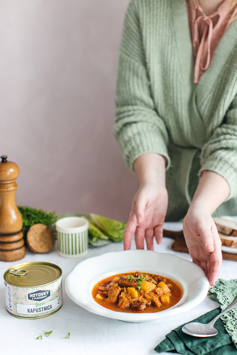 Veganská zelňačka v plechovce