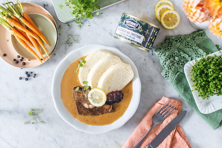 Svíčková na smetaně s hovězím masem v plechovce