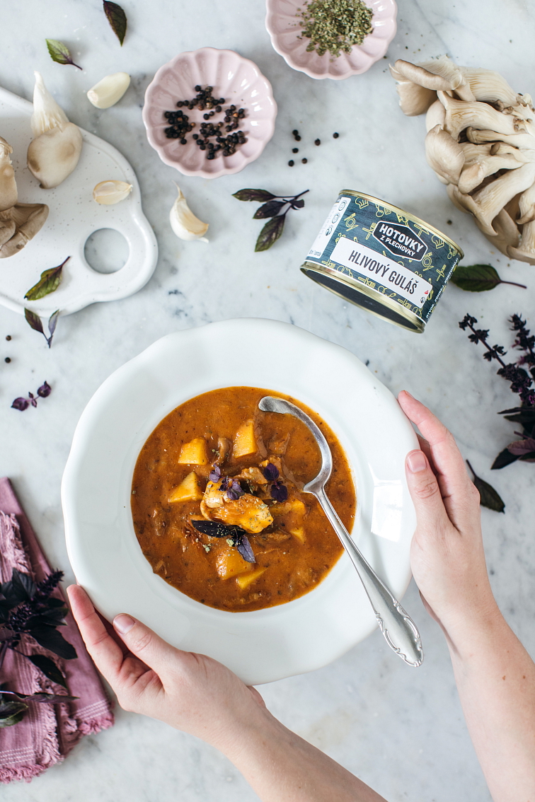 Hlívový guláš v plechovce