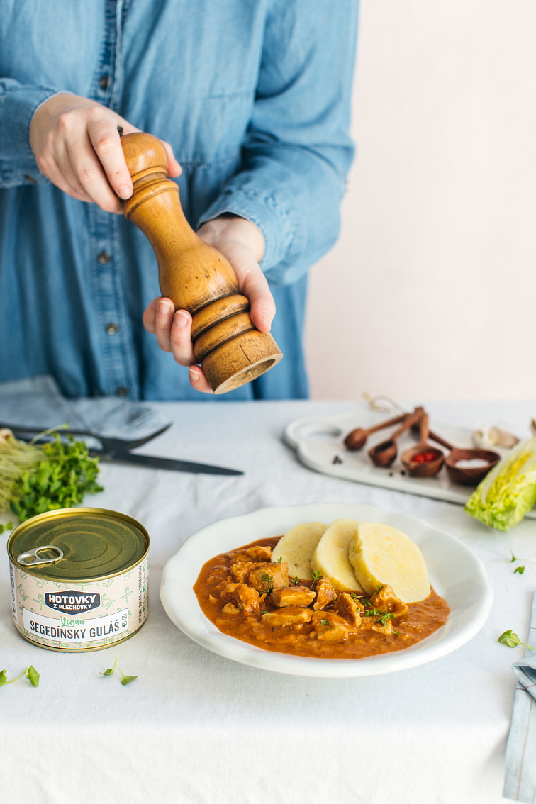 Vegan segedínský guláš v plechovce
