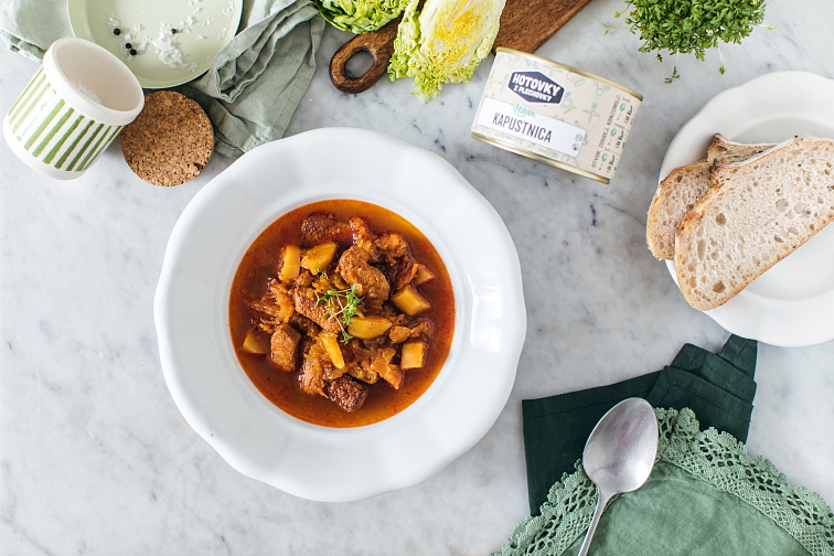 Veganská zelňačka v plechovce