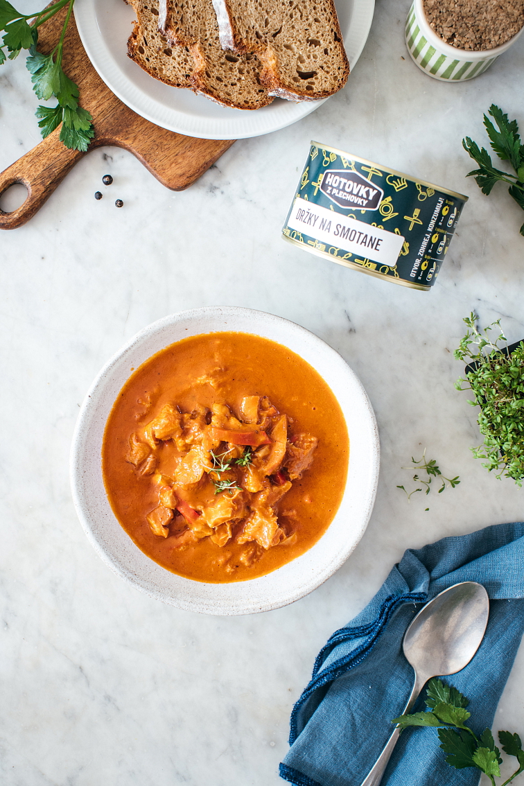 Dršťky na smetaně v plechovce