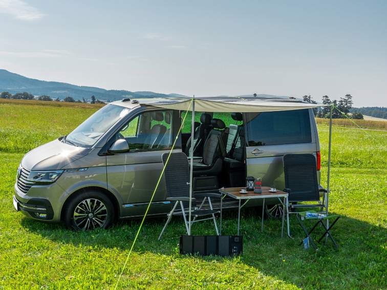 Malý set lehkého přístřešku o rozměru 2 000 x 1 700 mm pro dodávky