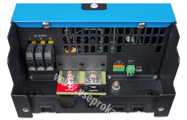 Měnič napětí Smart Victron Energy Phoenix 2000VA 12V