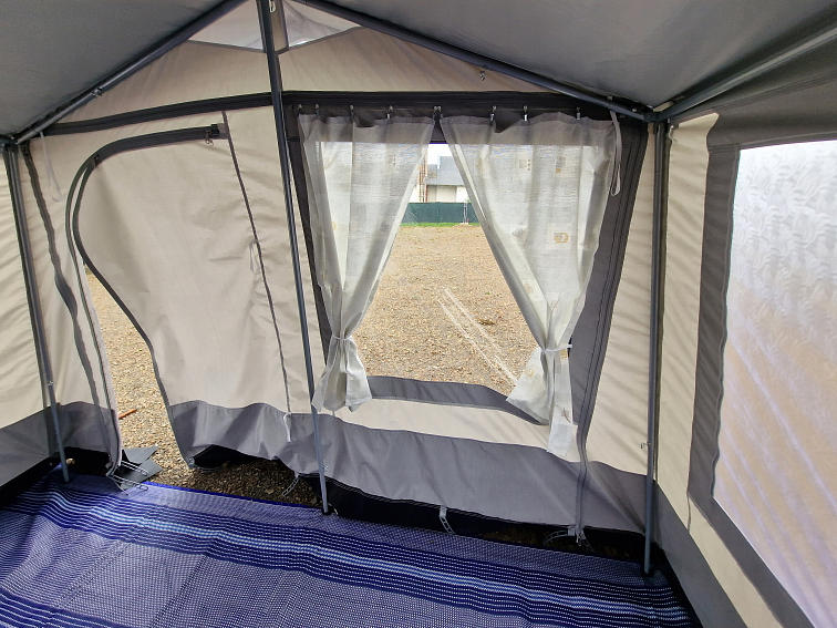 Předstan ke karavanu Niewiadów N126 - malý