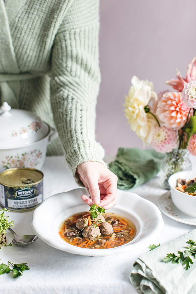 Hovězí vývar s játrovými knedlíčky v plechovce