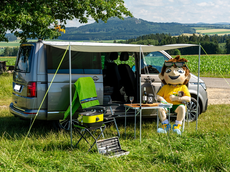 Malý set lehkého přístřešku o rozměru 2 700 x 1 700 mm pro dodávky