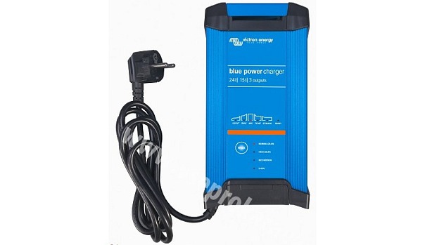 Chytrá nabíječka baterií BlueSmart 12V/15A (1) IP22