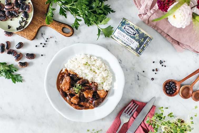 Červené fazole s vepřovým masem v plechovce