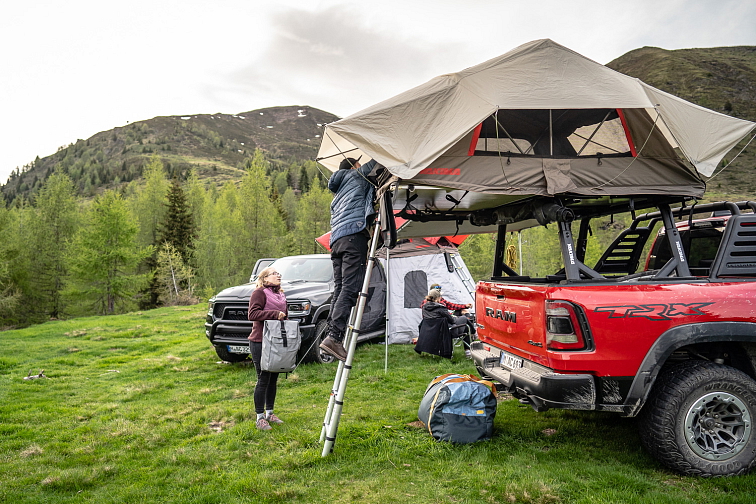 Střešní autostan YA8007436 Yakima SkyRise Tent HD - Small