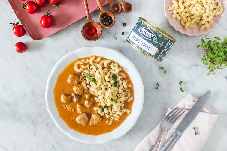 Kuřecí perkelt v plechovce