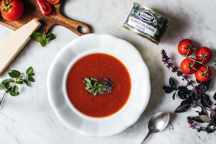 Italská rajčatová polévka v plechovce