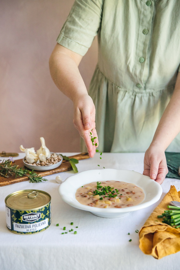 Fazolová polévka na kyselo v plechovce