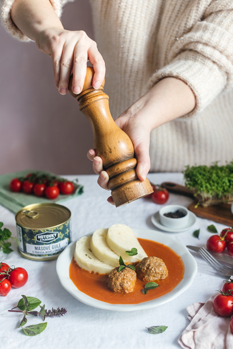 Masové kuličky v rajčatové omáčce v plechovce