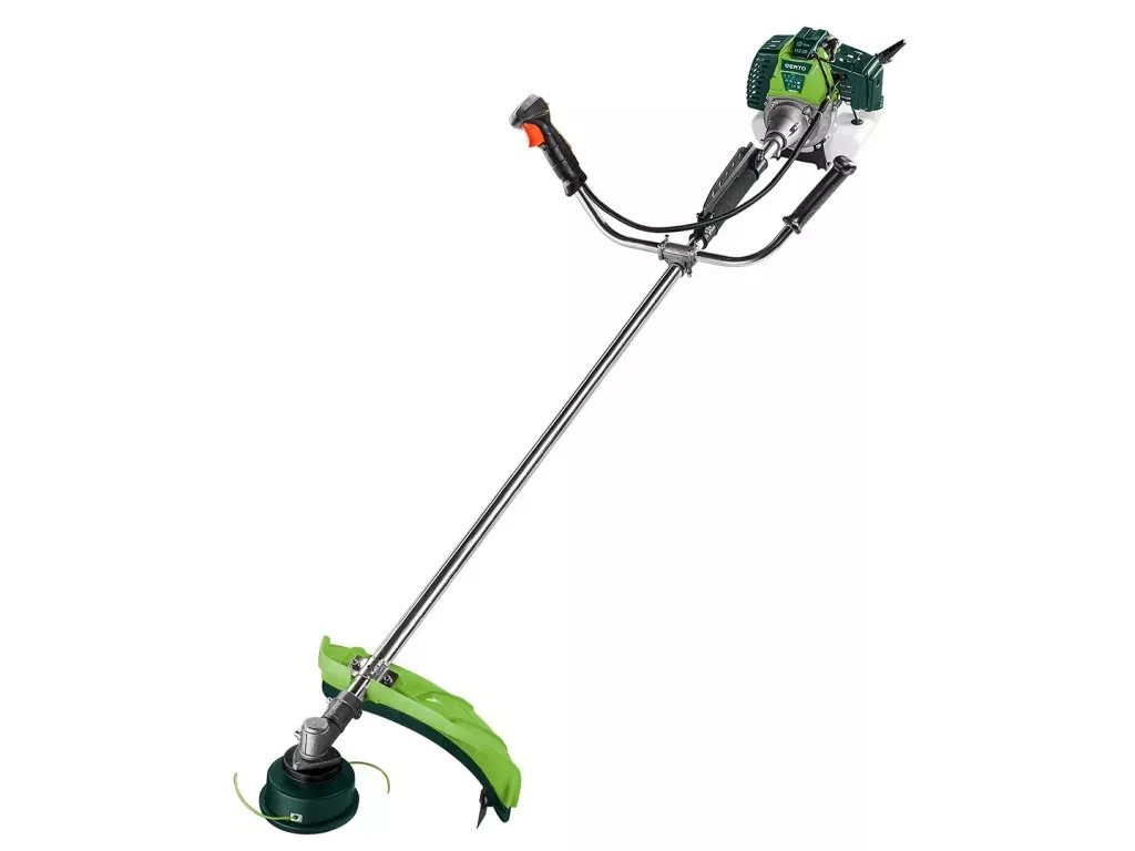 Aby byl trávník rovný, měli byste použít elektrickou kosu nebo kosu na baterie?