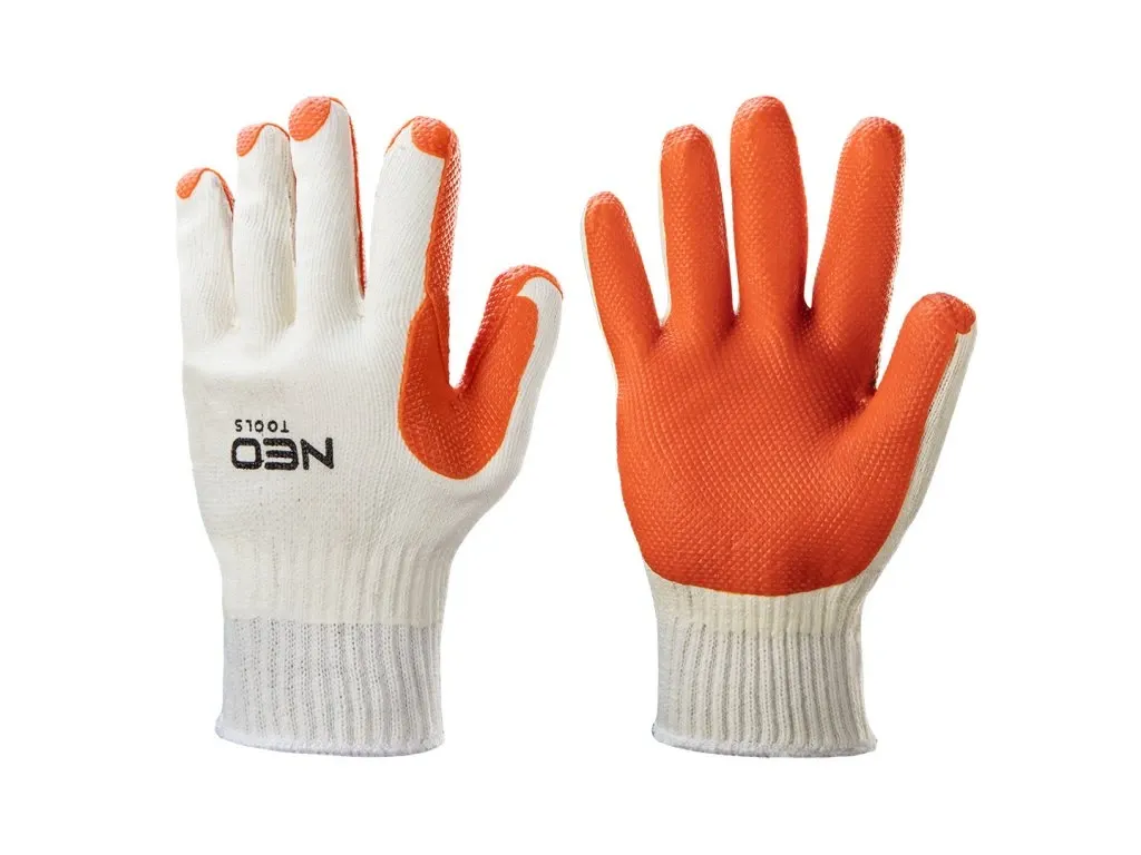 Oprava a výměna starého zahradního obrubníku