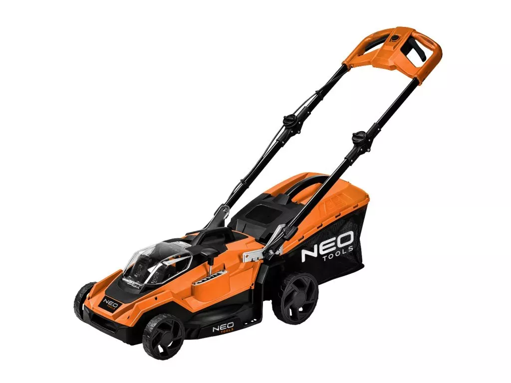 Startujeme benzínovou sekačku. Jaká jsou pravidla?