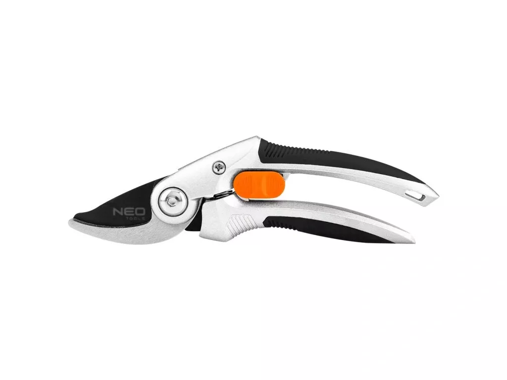 Jak si sami vyrobit adventní věnec na stůl?