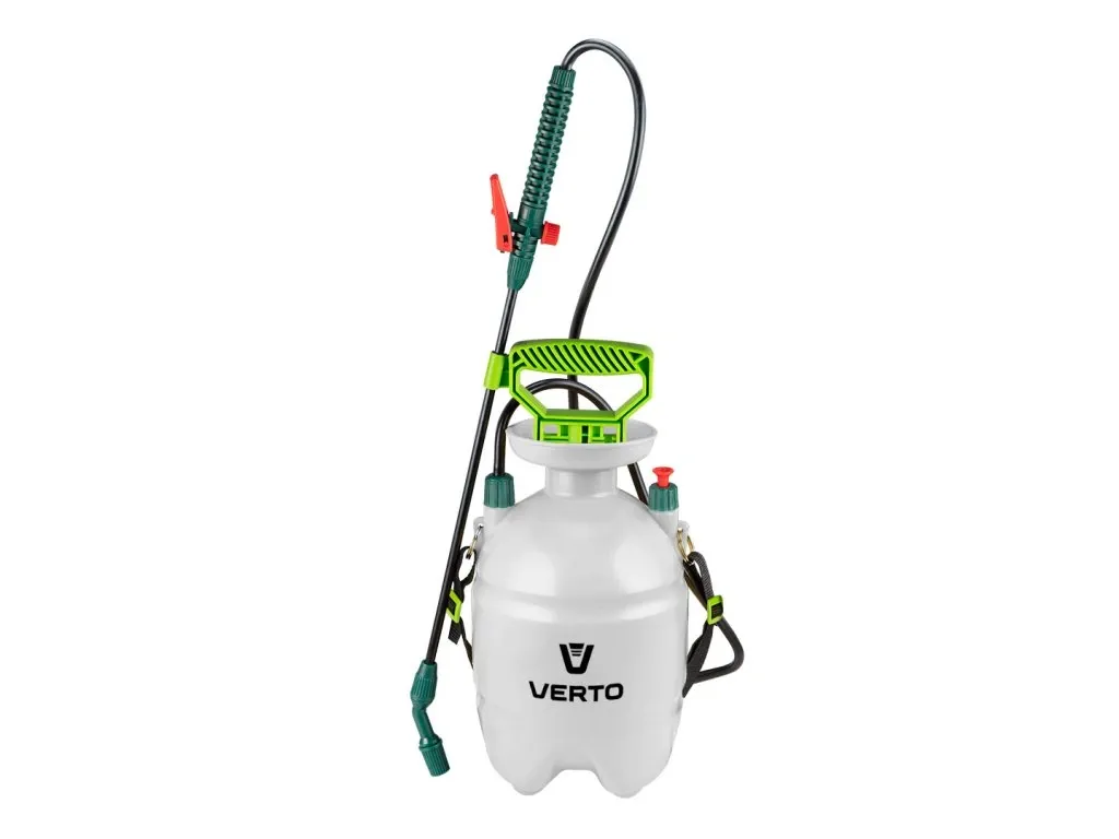 Trávník v červnu: Sekat, hnojit, nebo nechat být?