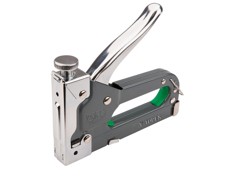 Strašák - osvědčený způsob boje s ptáky