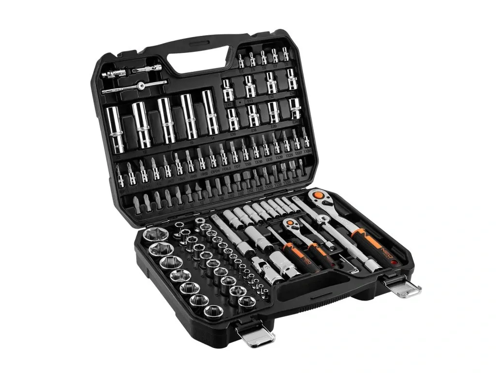 Praktický tip na dárek – sada gola klíčů v kufru